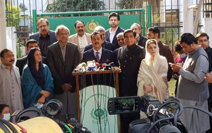 یوسف رضا گیلانی کی بطور اپوزیشن لیڈر سینٹ مستعفی ہونے کی پیشکش