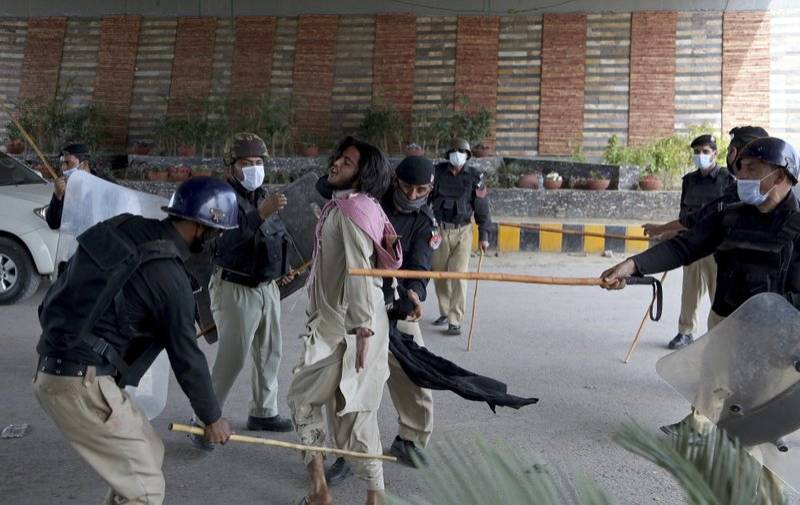 پولیس کا ایکشن،لاہور میں یتیم خانہ چوک کے علاوہ تمام دھرنے ختم کرادیے گئے