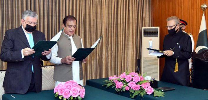 سینیٹرشبلی فراز اور شوکت ترین نے عہدوں کا حلف اٹھا لیا 