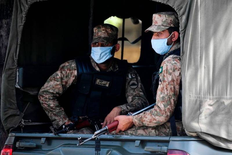 کورونا کے خلاف جنگ میں ہماراساتھ دیں: پاک فوج کا گشت