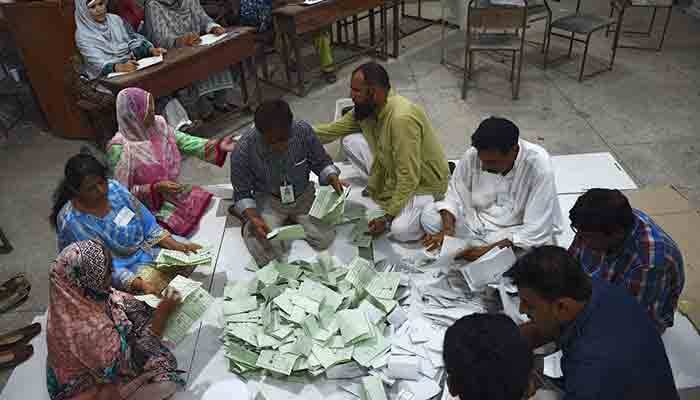 این اے 249، ضمنی الیکشن کیلئے پولنگ کا وقت ختم، گنتی جاری