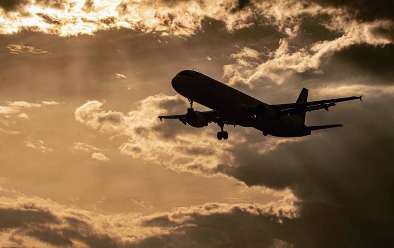 کورونا وائرس کا پھیلاﺅ، این سی او سی کا بین الاقوامی پروازیں کم کرنے کا فیصلہ