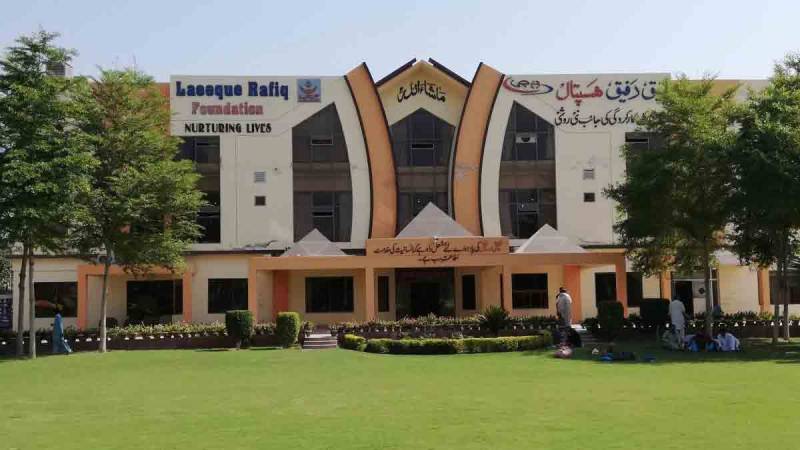 محکمہ صحت کی نااہلی، 12 افراد کی بینائی ضائع ہونے پر اسپتال کو صرف 5 لاکھ روپے جرمانہ