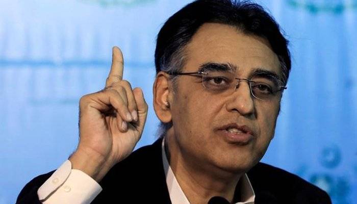 عمران خان کو فری ہینڈ نہ دیا گیا تو وہ اسمبلیاں توڑ دیں گے: اسد عمر
