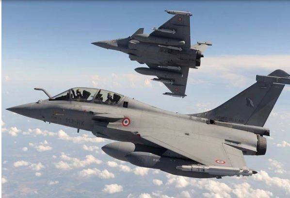 مصر نے فرانس سے 30 رافیل لڑاکا جیٹ طیارے خریدنے کا معاہدہ کرلیا