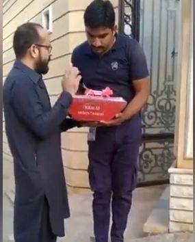 این اے ،249،ضمنی انتخاب۔پیپلزپارٹی رہنما سعید غنی نے مفتاح اسمعیل کے گھر مٹھائی بھجوادی 