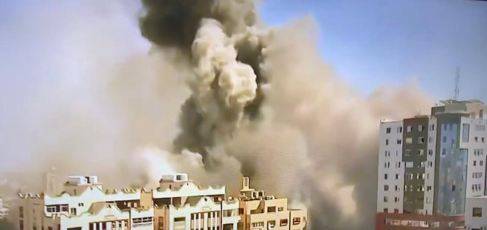 اسرائیلی طیاروں کی بمباری ، میڈیا ہاؤسز سمیت کئی عمارتیں گرکر تباہ 