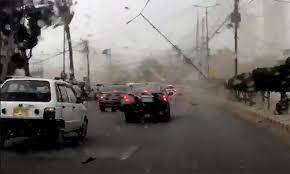 کراچی میں بارش آندھی اور حادثات میں 4 افراد ہلاک اور 7 زخمی ہوگئے 