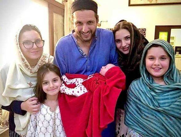 بیٹا نہ ہونے کا کوئی افسوس نہیں اللہ کی رضا پر شاکر ہوں ، شاہد آفریدی 