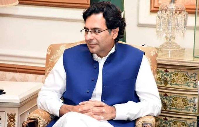 وزارت تعلیم کو ’وزارت ڈیٹ شیٹ‘ کا نام دینا چاہئے: مونس الٰہی