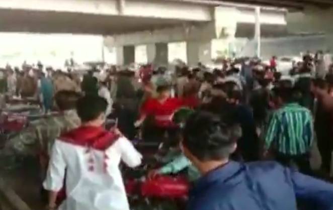 امتحانات کے اعلان کے حکومتی فیصلے کے خلاف طلبہ کا احتجاج