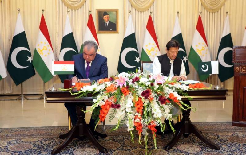 پاکستان اور تاجکستان کے درمیان مختلف شعبوں میں تعاون کے 12 معاہدوں پر دستخط 