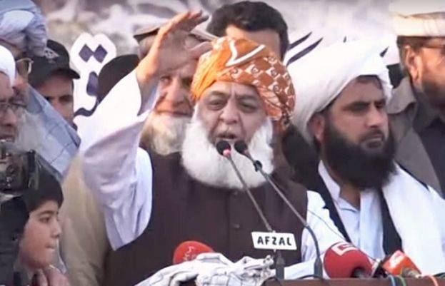 اجتماعی استعفے نہ دیے تو حکومت اپنی مدت پوری کرے گی: مولانا فضل الرحمن