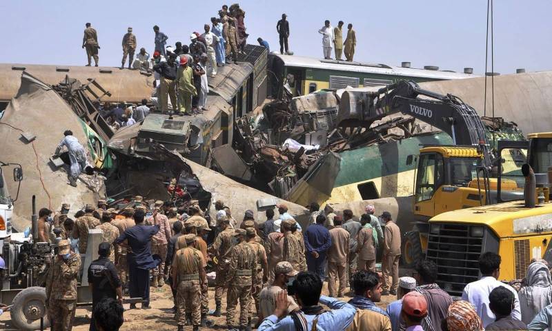 ڈہرکی کے قریب ٹرین کا خوفناک حادثہ، جاں بحق افراد کی تعداد 48 ہو گئی