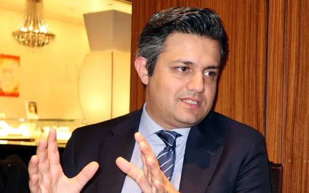 بجلی کی قلت لوڈشیڈنگ کی وجہ نہیں، ہمارے پاس اضافی بجلی موجود ہے: حماد اظہر
