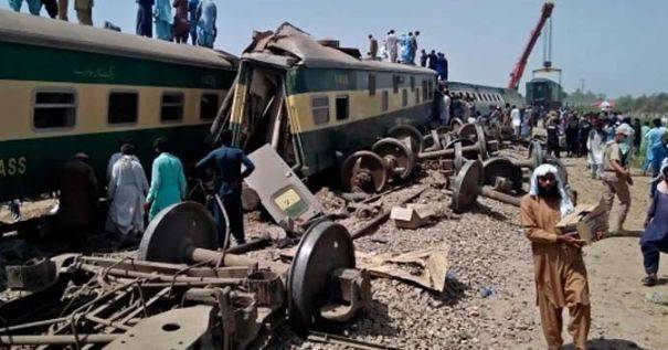 ڈہرکی ٹرین حادثے میں 9 افسران وملازمین کو معطل کردیا گیا ، نوٹیفکیشن جاری 
