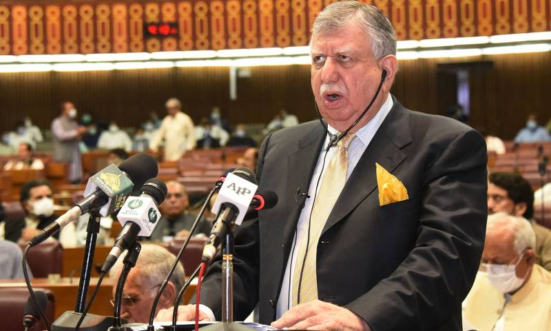 پنشن بہت بڑا مسئلہ ہے، امریکا میں اس وجہ سے کئی ادارے بند ہوگئے: شوکت ترین