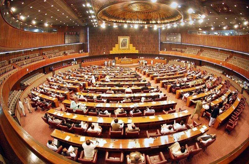 اسپیکر قومی اسمبلی نے ہنگامہ آرائی میں ملوث اراکین پر بڑی پابندی لگا دی