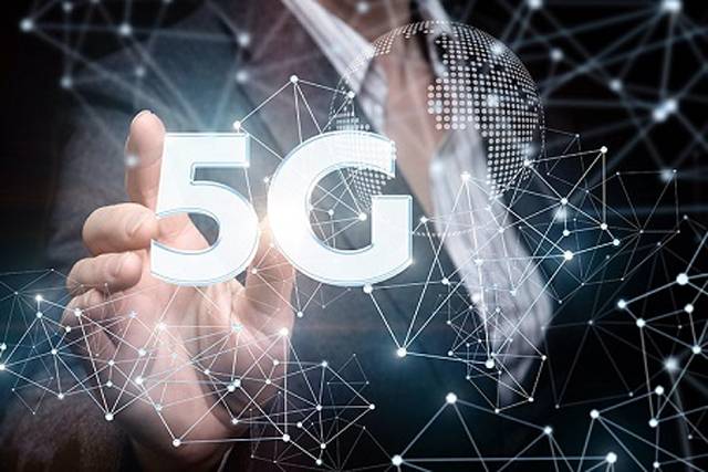 پاکستان میں 5G ٹیکنالوجی استعمال کرنے کی کوشش کی جا رہی ہے: عاطف خان