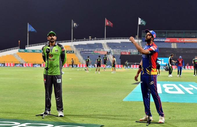 کراچی کنگز کا لاہور قلندرز کے خلاف ٹاس جیت کر بیٹنگ کا فیصلہ