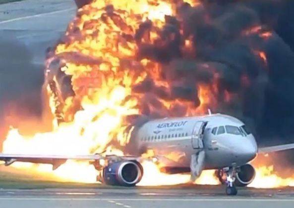 روس میں مسافر طیارہ ہنگامی لینڈنگ کے دوران تباہ ہوگیا،9 ہلاک 11 زخمی 