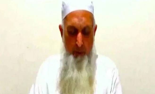 مدرسے کے طالب علم سے زیادتی کرنے والے مفتی عزیز الرحمان گرفتار