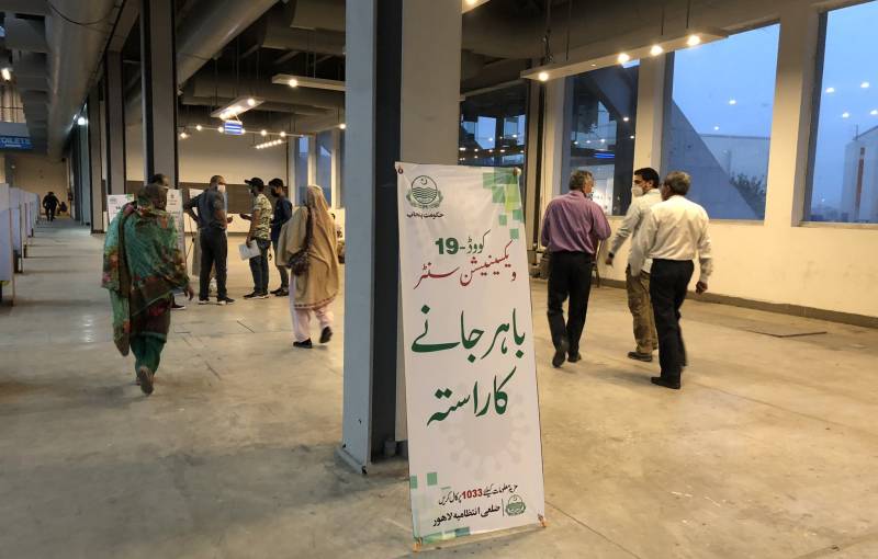 پنجاب اور سندھ میں کورونا ویکسی نیشن سینٹرز ایک روز کیلئے بند کر دئیے گئے