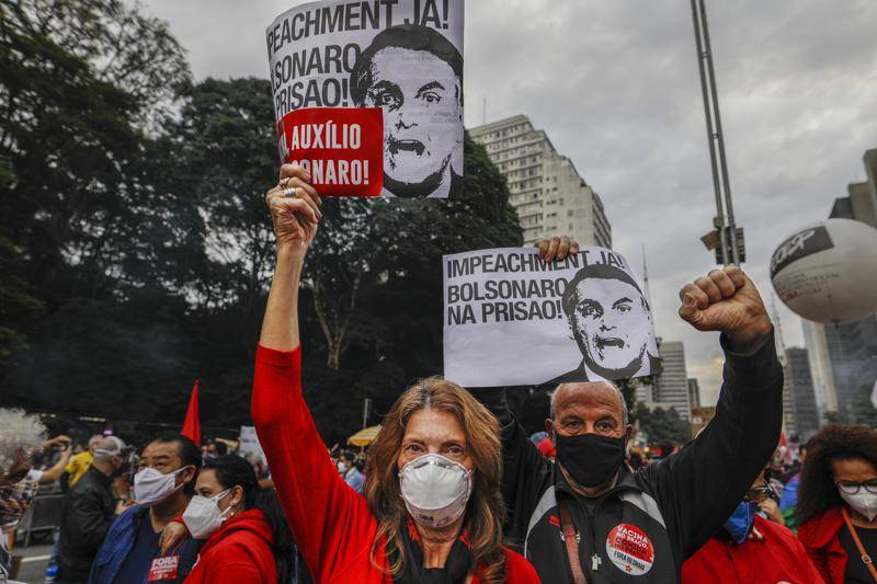 برازیل: کورونا سے نمٹنے میں حکومتی ناکامی پر ہزاروں شہری سڑکوں پر نکل آئے
