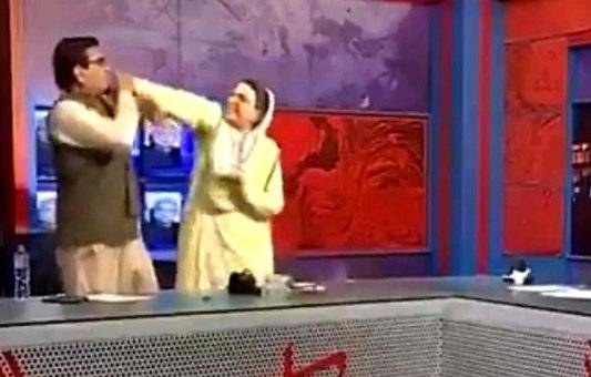 فردوس عاشق اعوان سے تلخ کلامی، قادر مندوخیل نے عدالت سے رجوع کر لیا