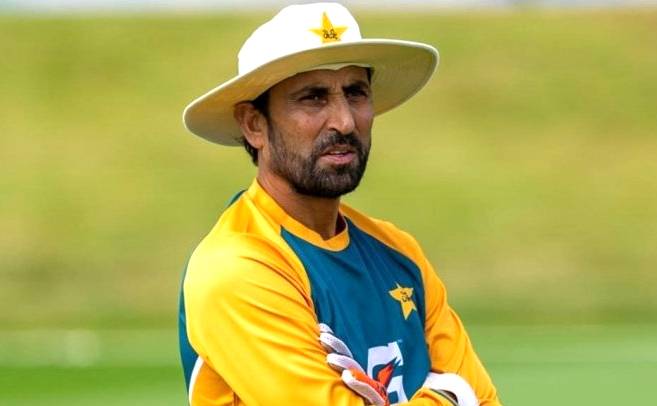 قومی کرکٹ ٹیم کے بیٹنگ کوچ یونس خان عہدے سے دستبردار ہو گئے