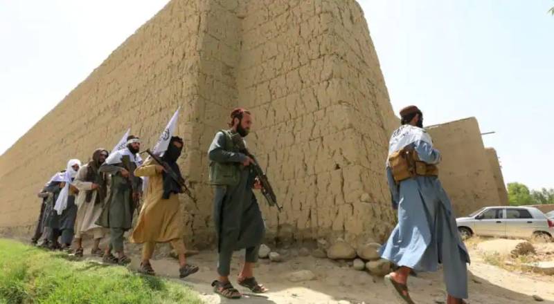افغان طالبان نے تاجکستان کے ساتھ مرکزی سرحدی گزرگاہ پر قبضہ کر لیا