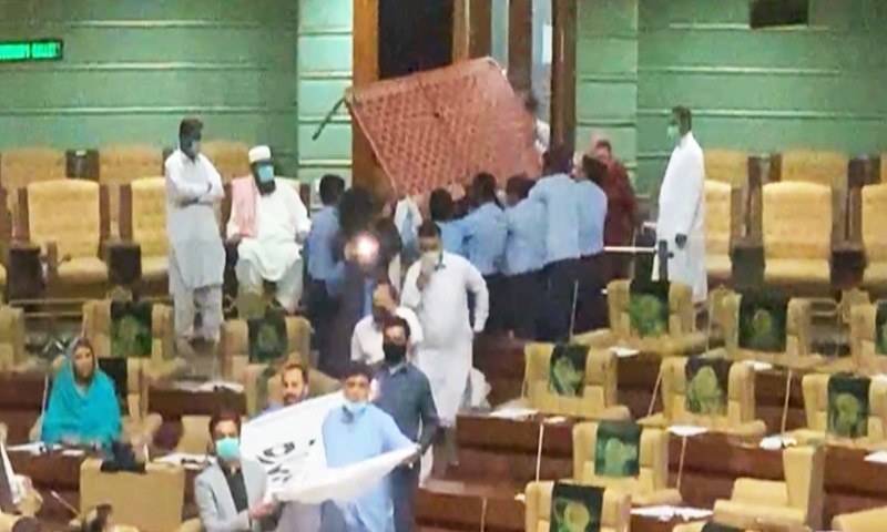 پابندی کے باجود تحریک انصاف کے ارکان سندھ اسمبلی میں داخل