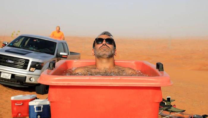 Ice bathsm,UAE desert,body break heat
