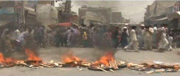 پنجاب بھر میں لوڈشیڈنگ کے خلاف عوام سڑکوں پر نکل آئے 