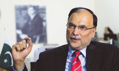 احسن اقبال نے میٹرک اور انٹرمیڈیٹ کے امتحانات ملتوی کرنے کا مطالبہ کر دیا