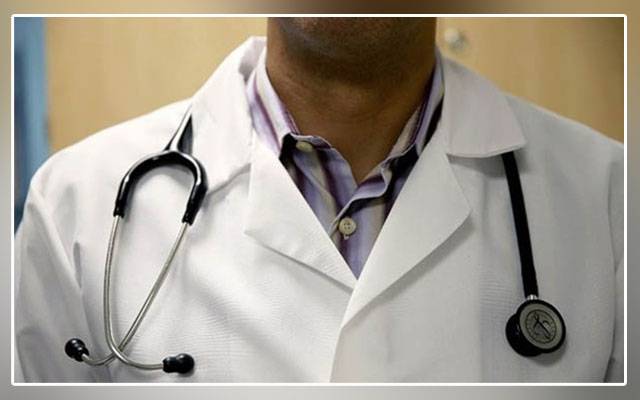 Fake doctor, Services hospital, Lahore, police, MS