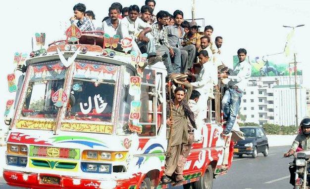کورونا ایس او پیز کی خلاف ورزی، 40 سے زائد مسافر گاڑیوں پر 80 ہزار روپے جرمانہ عائد 