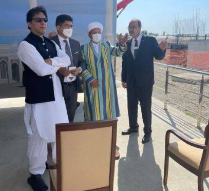 وزیراعظم عمران خان کا امام بخاریؒ کے مزار کا دورہ