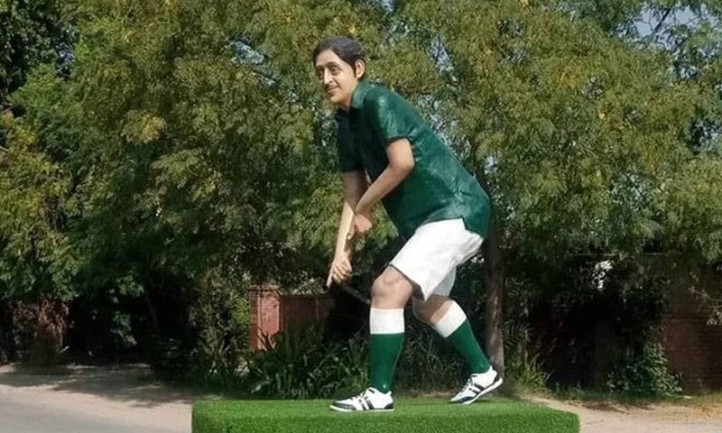 بہاولپور، اولمپین سمیع اللہ خان کے نصب مجسمے سے ہاکی اور گیند چوری