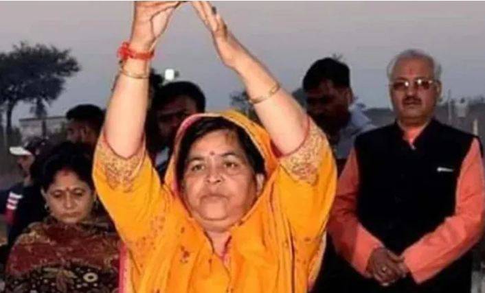 بھارتی وزیر سیاحت نے سیلفی کے لئے فیس رکھ دی 