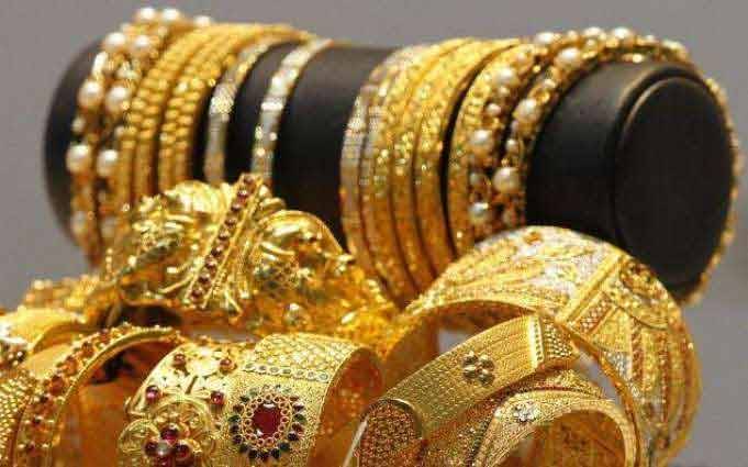 سونے کی فی تولہ قیمت میں 700 روپے کمی