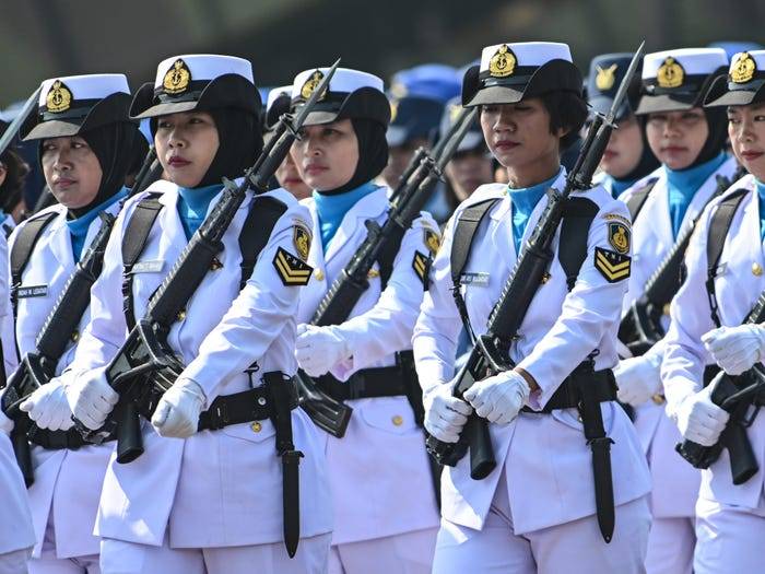 فوج میں بھرتی کیلئے خواتین کے کنوارپن ٹیسٹ کی شرط ختم