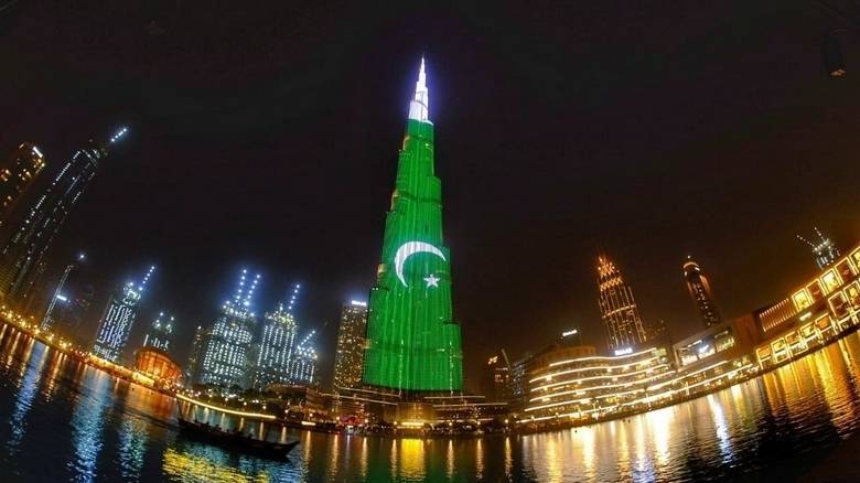 دنیا کی بلند ترین عمارت برج الخلیفہ پر پاکستانی پرچم