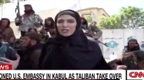سی این این کی خاتون رپورٹر نے برقع پہن لیا 