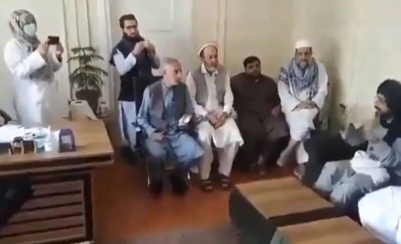 افغان طالبان کمانڈر عبدالحمید حماسی کی خواتین ڈاکٹرز سے ہسپتالوں میں کام جاری رکھنے کی درخواست 