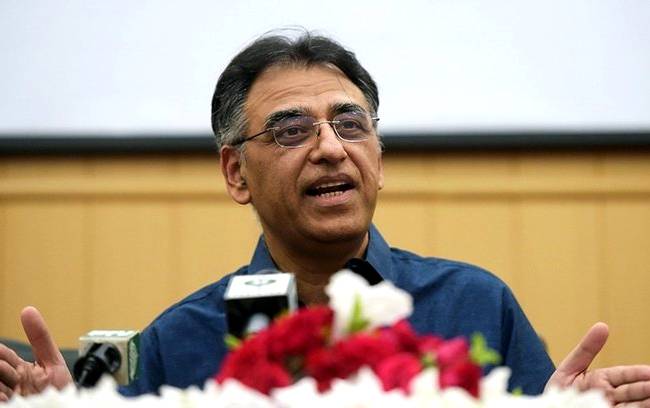 اسد عمر نے احسن اقبال کے خلاف نیب ریفرنس سے متعلق بیان کی وضاحت کر دی