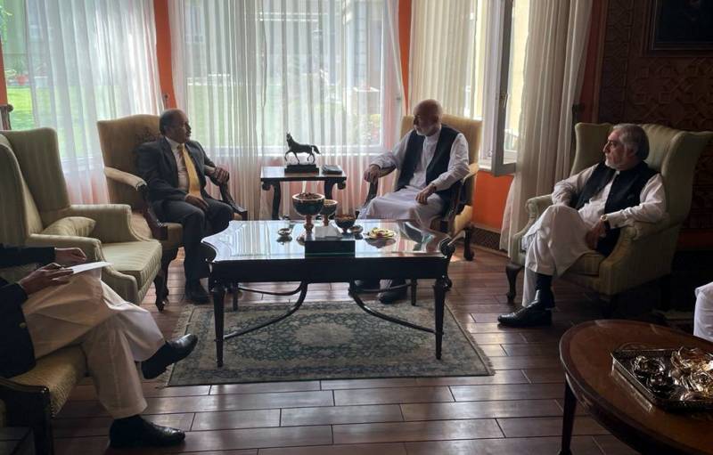 پاکستانی سفیر کی سابق افغان صدر حامد کرزئی اور چیف ایگزیکٹو عبداللہ عبداللہ سے ملاقات