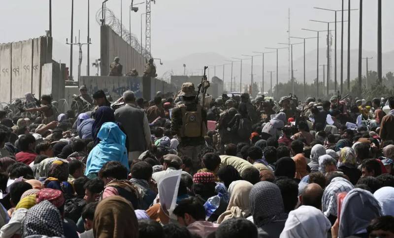 7 killed, several injured in stampede near Kabul Airport