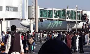کابل ائرپورٹ کے باہر فائرنگ کا تبادلہ ، ایک شخص ہلاک 3 زخمی 