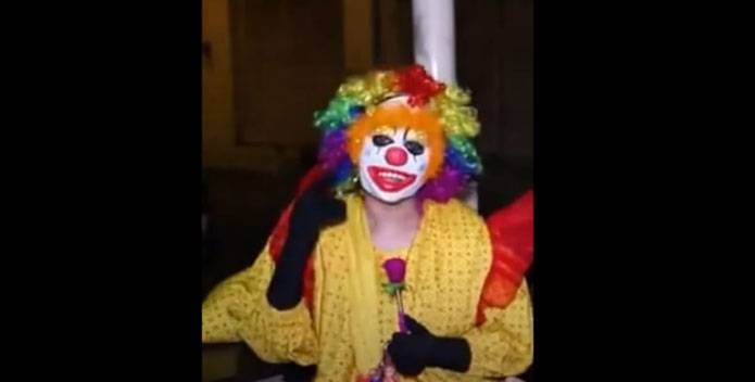 Medical student turned into a clown due to poverty, forced to sell toys